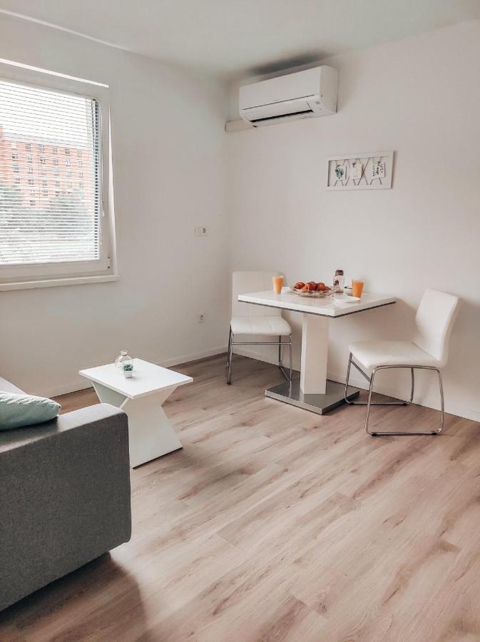 Studio Apartment Sanya #2 Любляна Екстер'єр фото